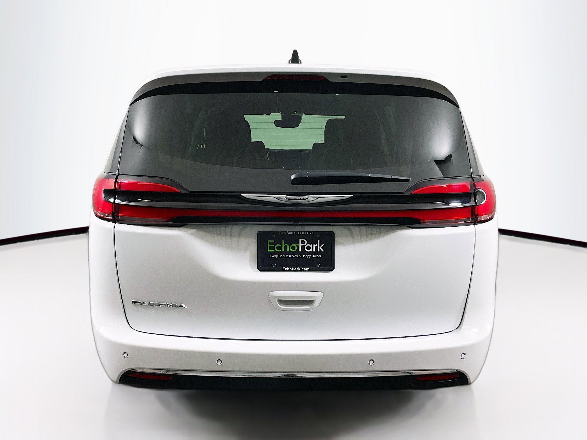 Used 2024 Chrysler Pacifica Touring-L image 7