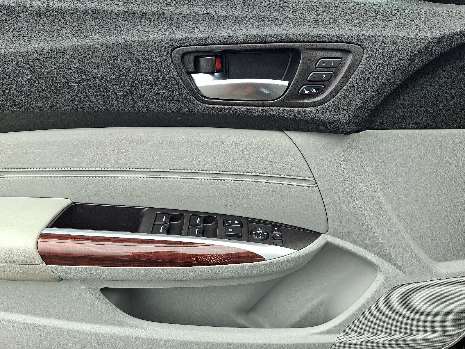 Used 2016 Acura TLX w/ Technology Package FWD image 12
