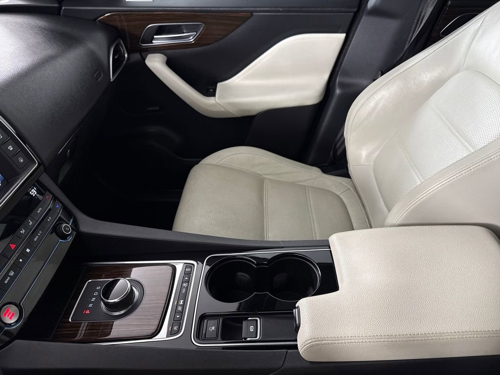 Used 2017 Jaguar F-PACE Prestige image 19