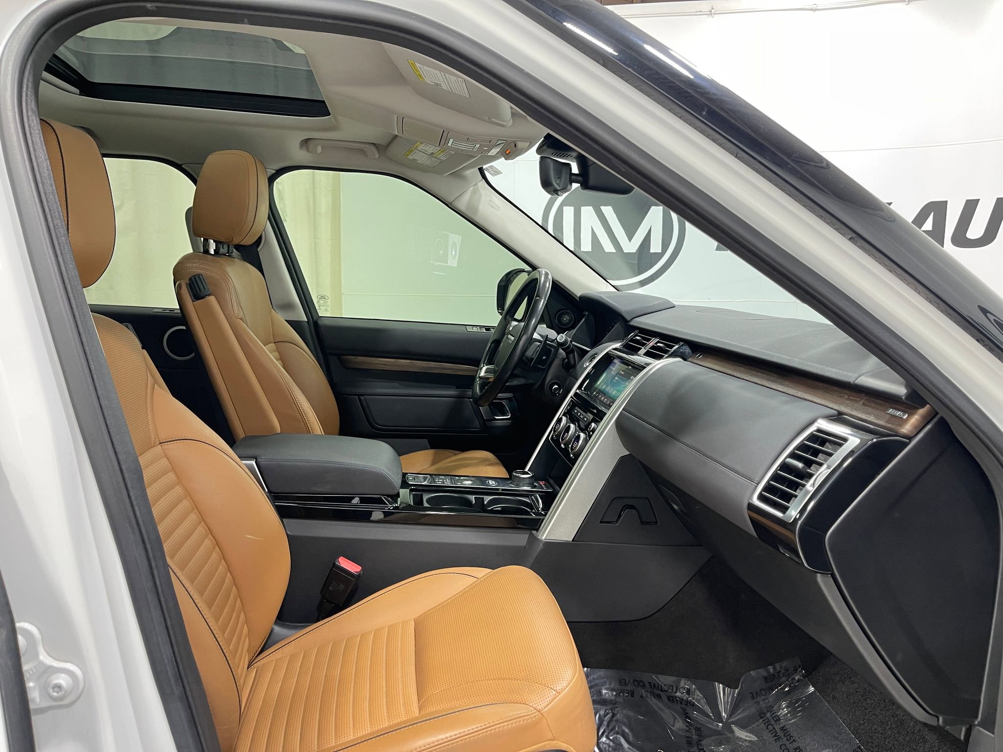 Used 2018 Land Rover Discovery HSE AWD/4WD image 32