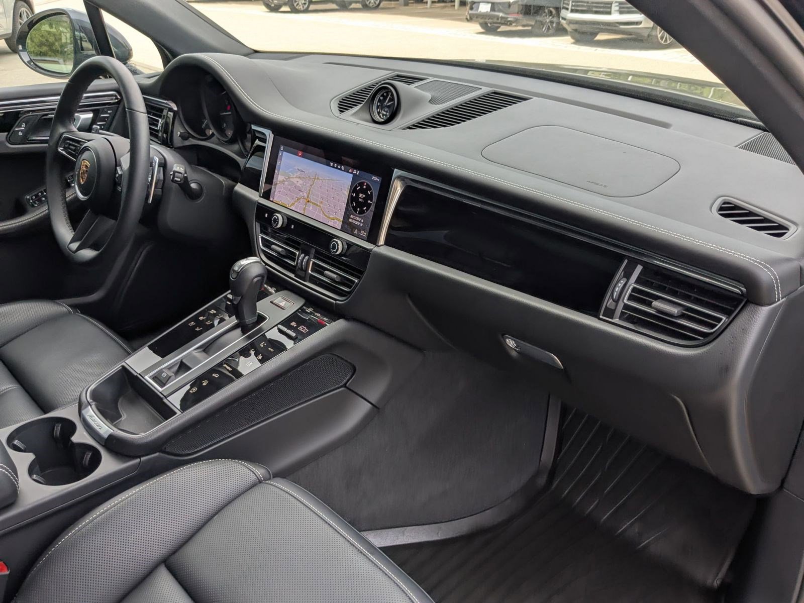 Certified 2026 Porsche Macan AWD/4WD image 26