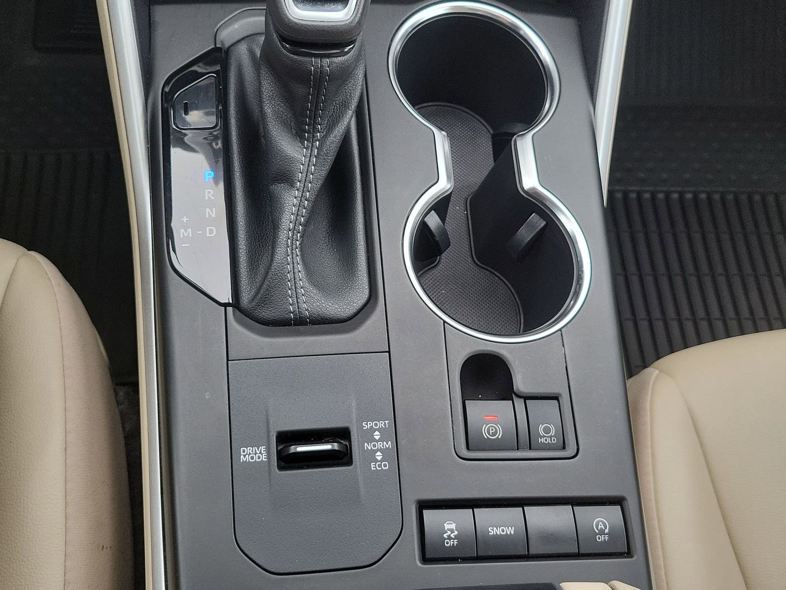 Used 2022 Toyota Highlander XLE FWD image 16