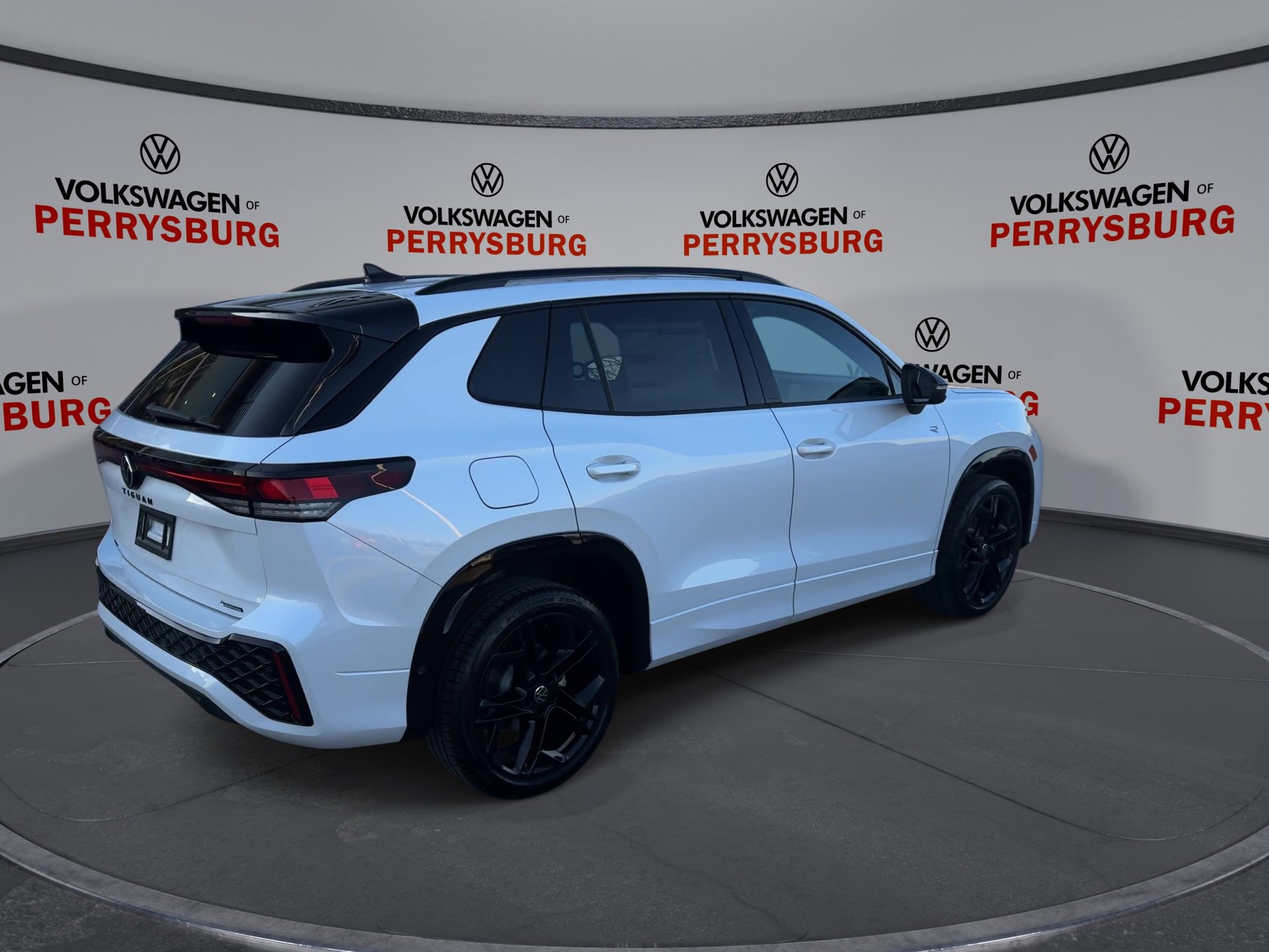 New 2026 Volkswagen Tiguan SE R-Line image 8