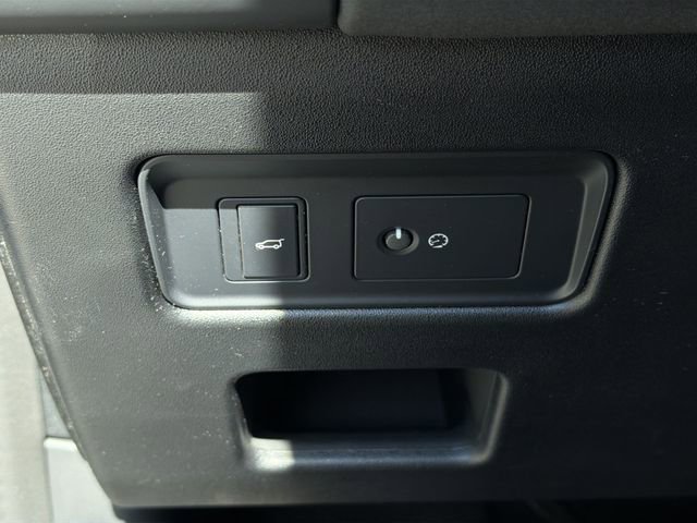 Used 2024 Land Rover Discovery S AWD/4WD image 32