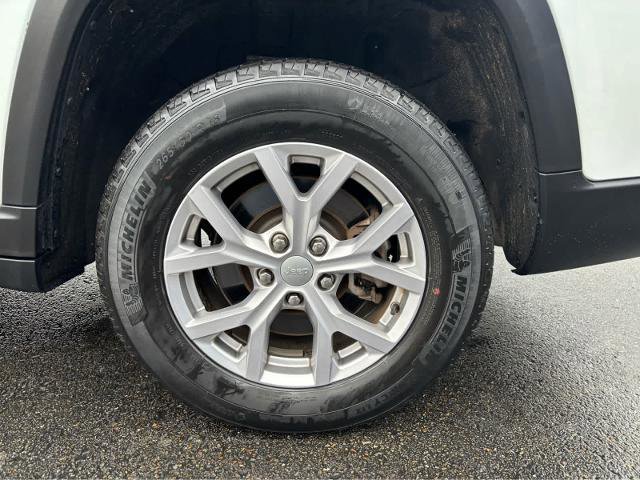 Used 2022 Jeep Grand Cherokee L Limited image 4