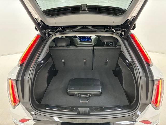 Certified 2025 Cadillac Optiq Luxury 1 AWD/4WD image 17