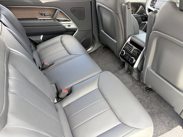 New 2026 Land Rover Range Rover Long Wheelbase SE AWD/4WD image 13