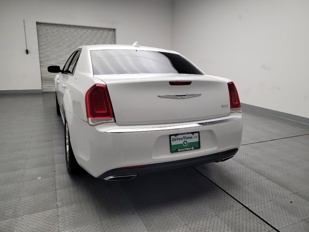 Used 2017 Chrysler 300 Limited image 6