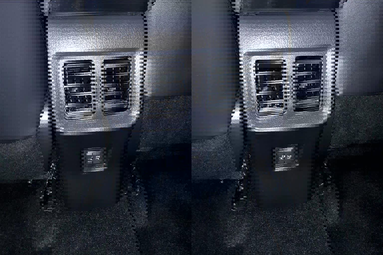 Used 2023 Toyota Venza XLE image 33