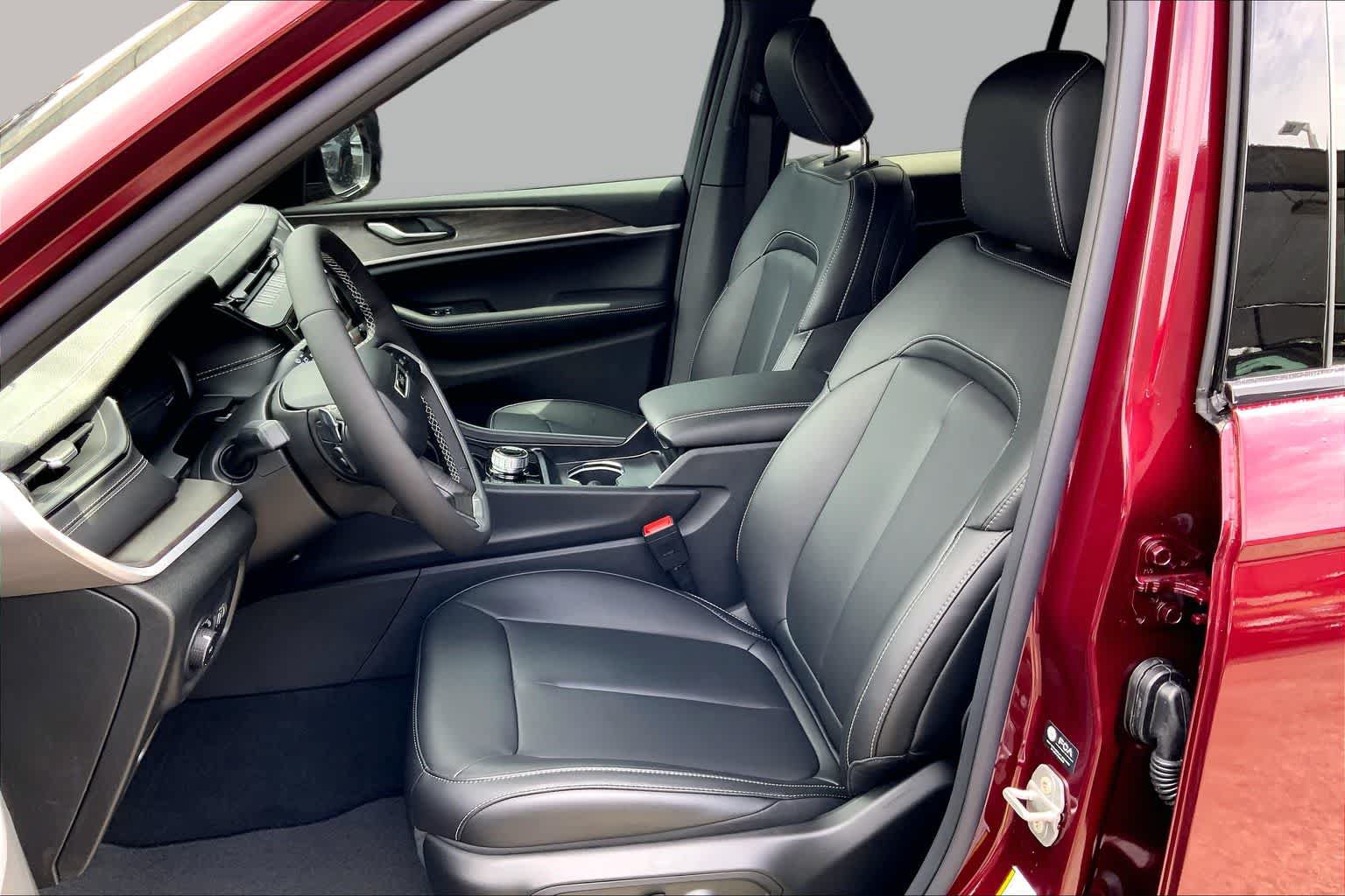 New 2026 Jeep Grand Cherokee Limited RWD image 7