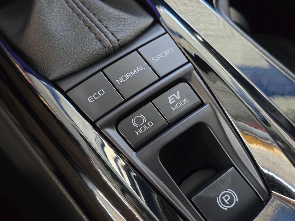 Used 2025 Toyota Camry XLE FWD image 29