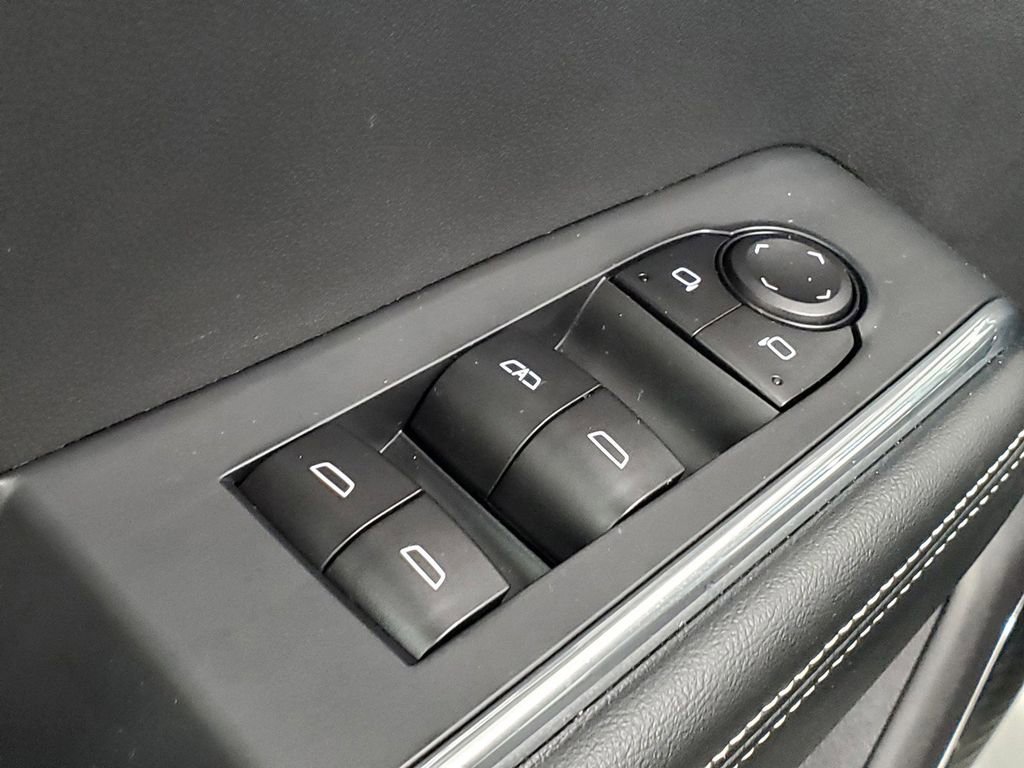 Used 2025 GMC Acadia Elevation image 27