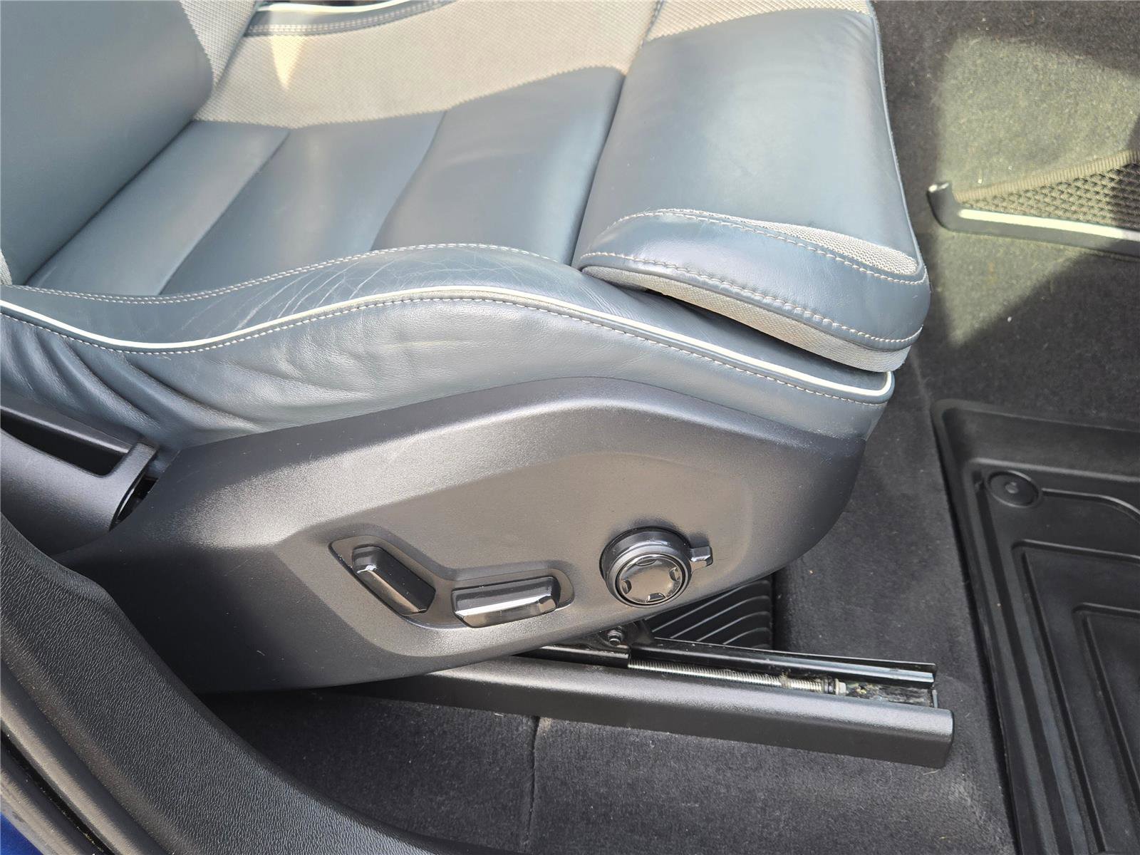 Used 2020 Volvo XC60 T5 R-Design image 5