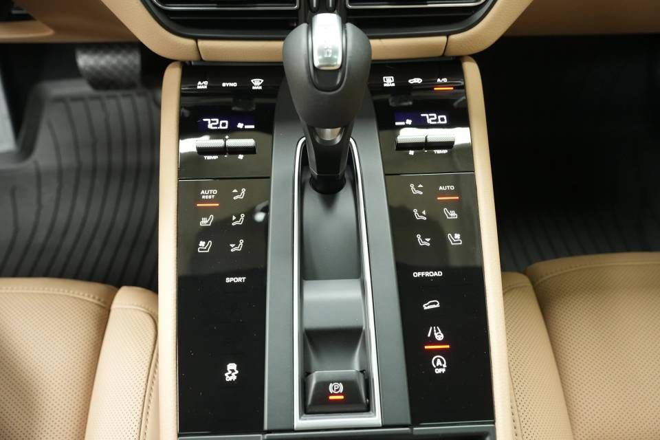New 2026 Porsche Macan AWD/4WD image 23