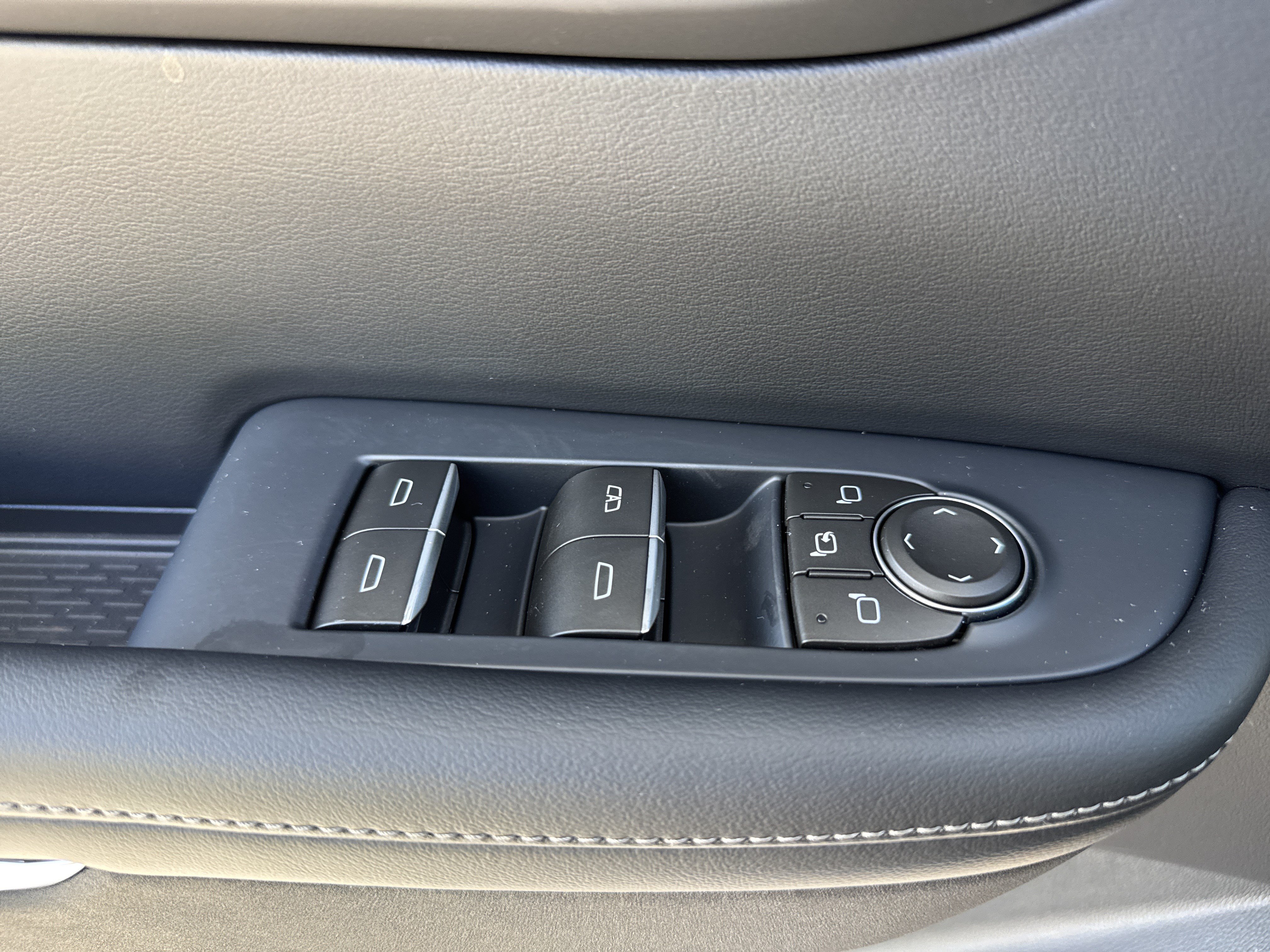 New 2027 Buick Enclave Sport Touring w/ Power Package AWD/4WD image 15