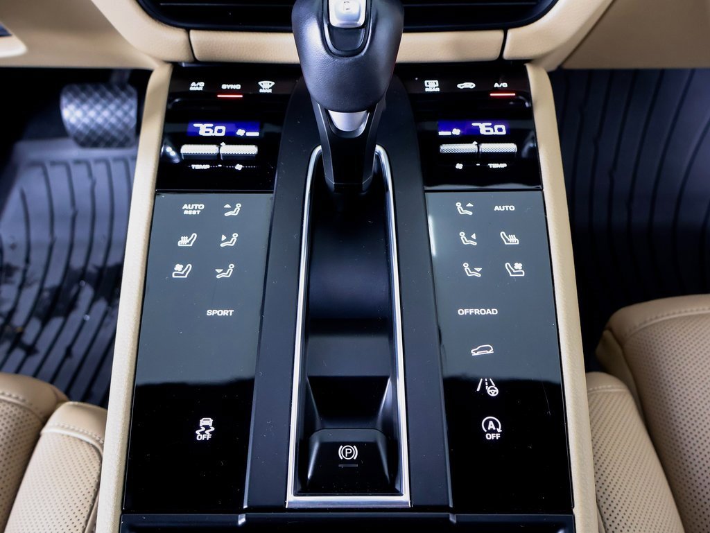 Used 2023 Porsche Macan image 18