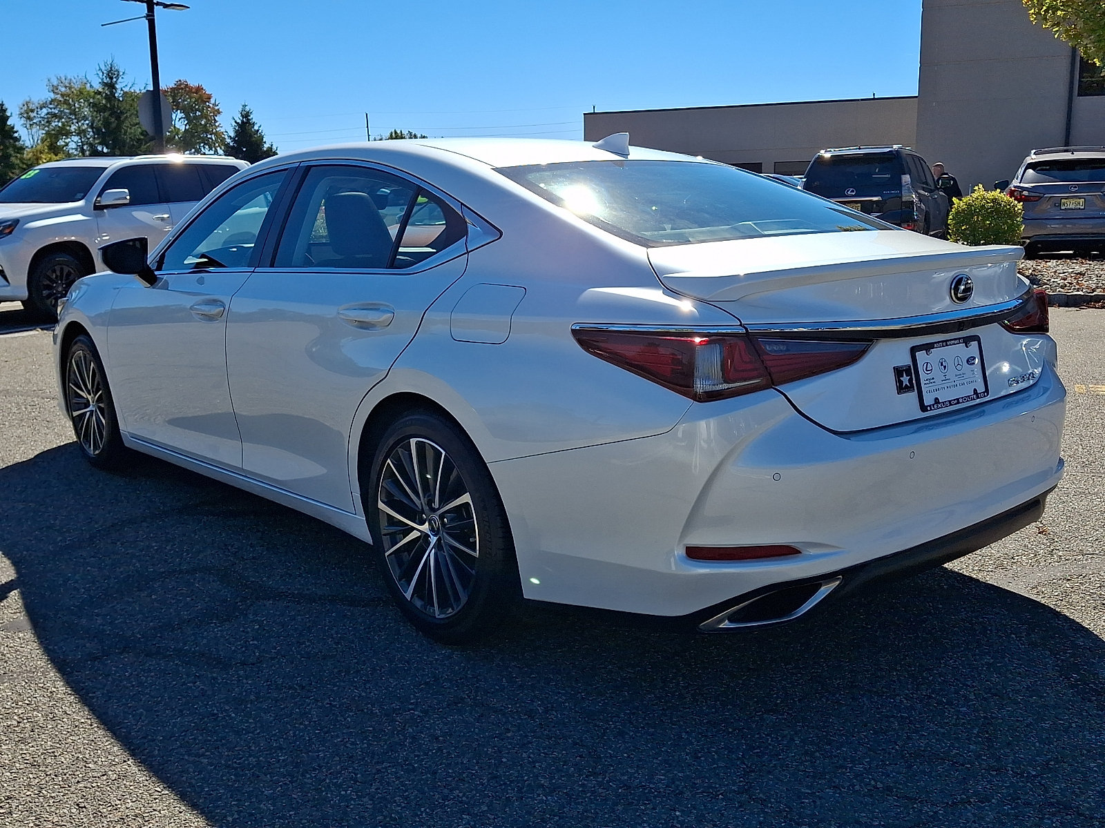 Certified 2023 Lexus ES 350 w/ Premium Package FWD image 4