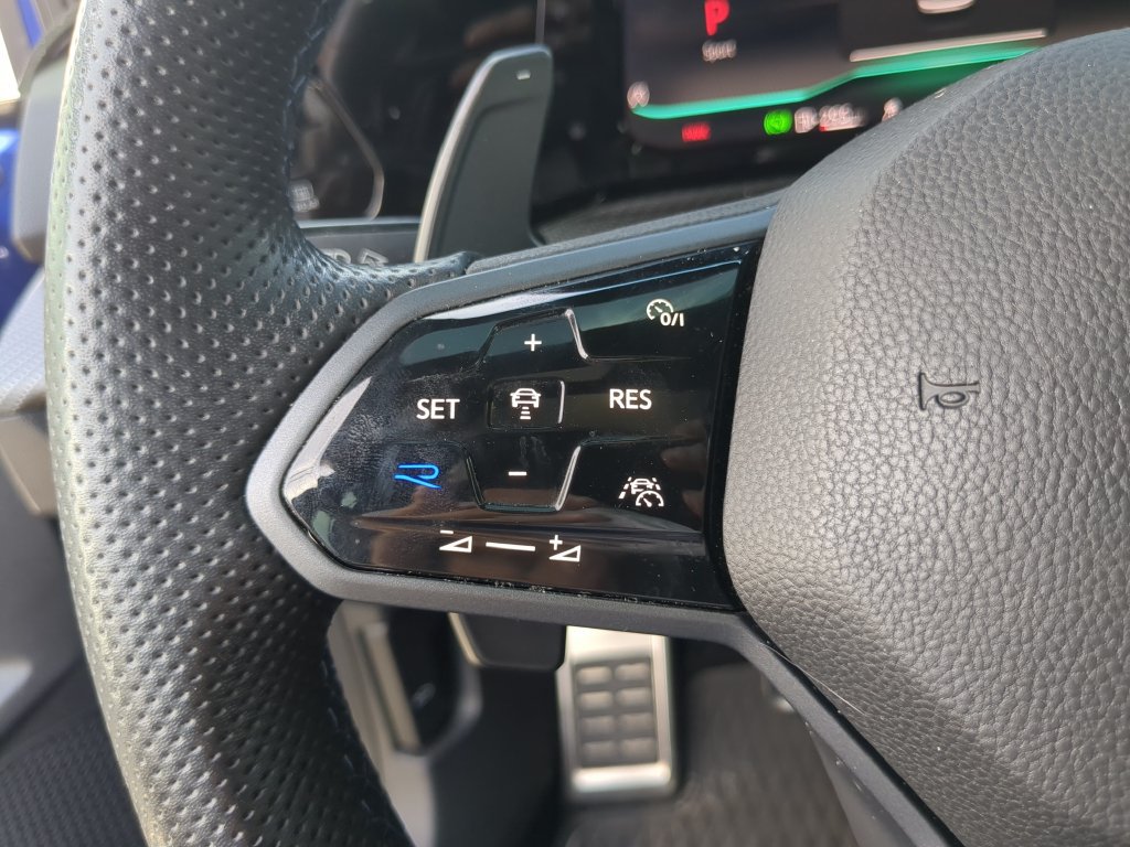 Used 2023 Volkswagen Golf R AWD/4WD image 28