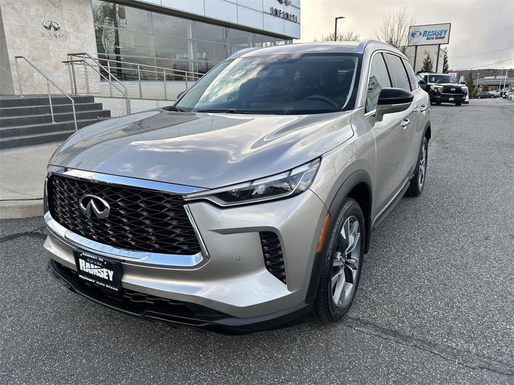 Certified 2023 INFINITI QX60 Luxe w/ Cargo Package image 4