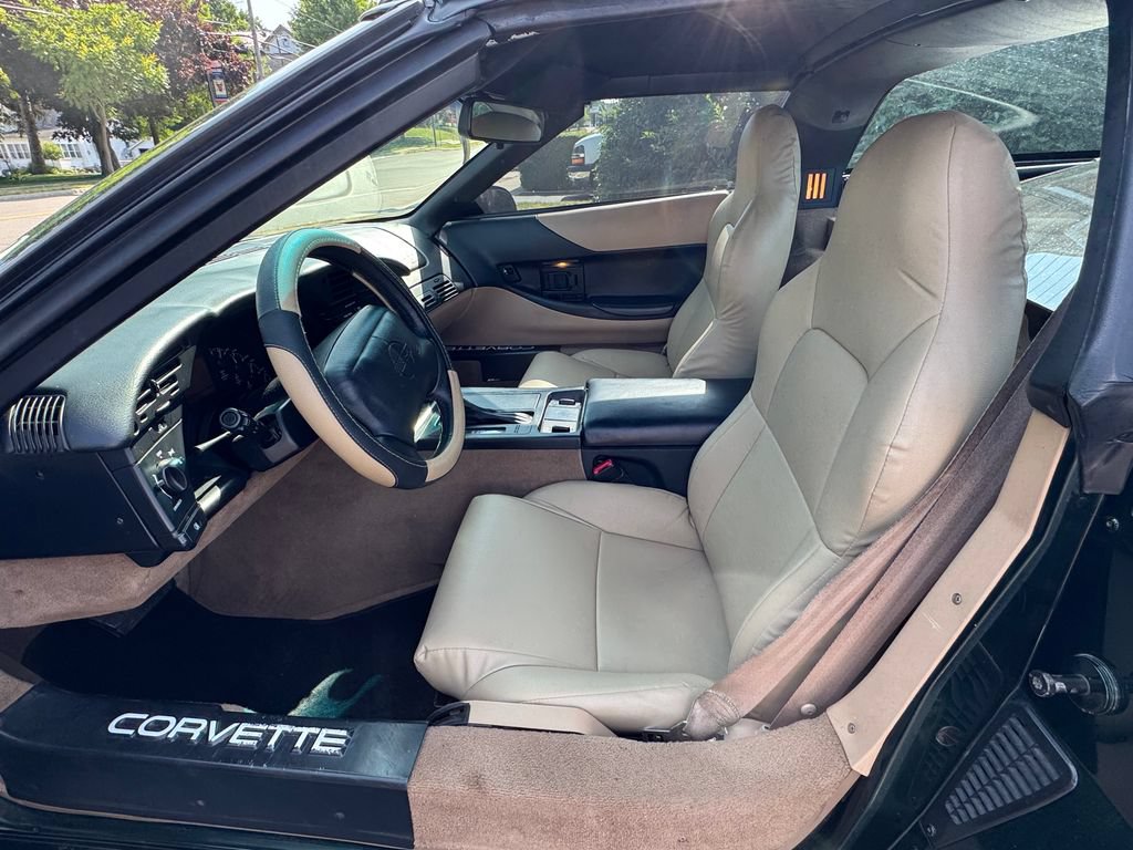 Used 1995 Chevrolet Corvette Coupe RWD image 8