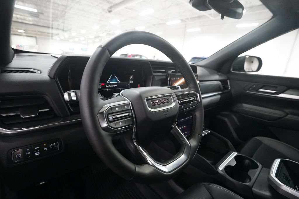 Used 2025 GMC Terrain Elevation w/ Elevation Premium Package AWD/4WD image 8