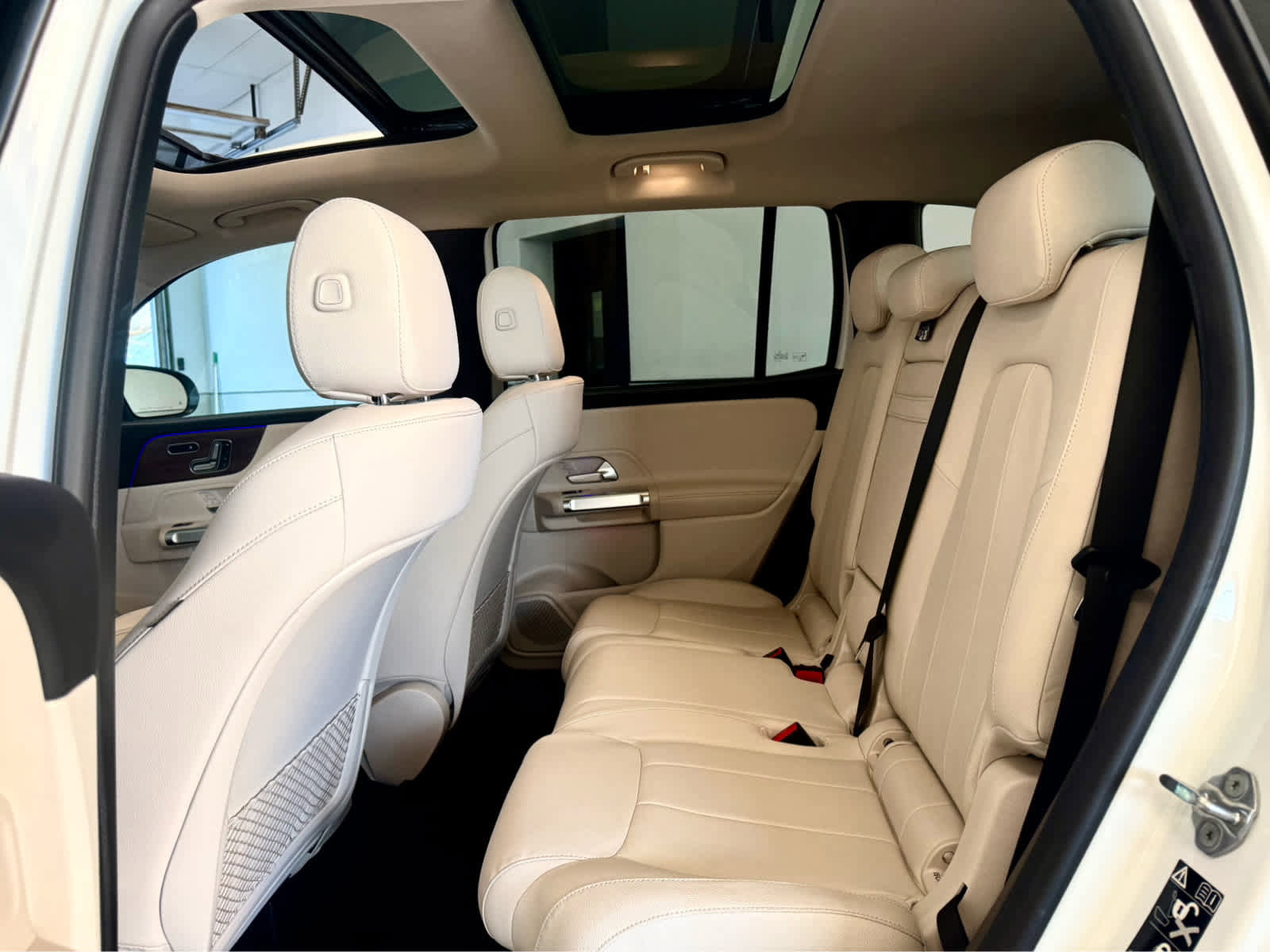Used 2023 Mercedes-Benz GLB 250 4MATIC image 12