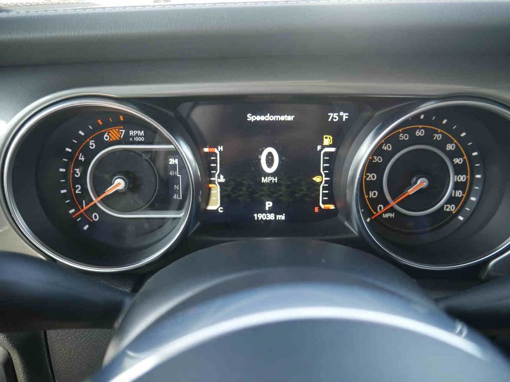Used 2023 Jeep Wrangler Unlimited Sahara AWD/4WD image 39