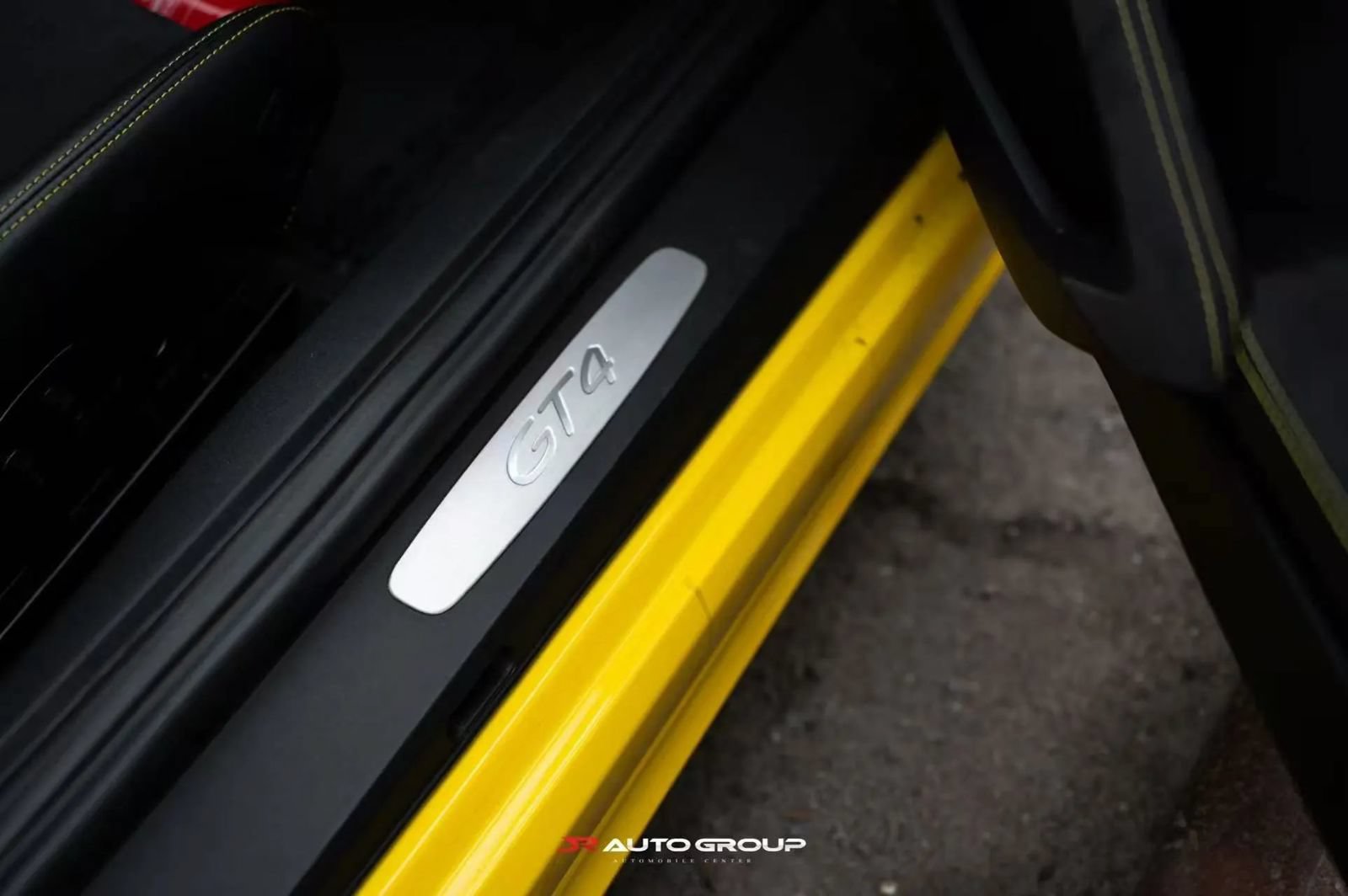 Used 2020 Porsche 718 Cayman GT4 RWD image 14