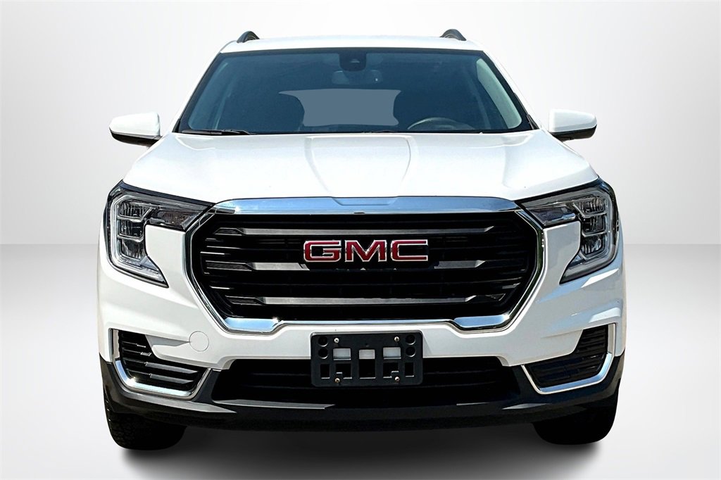 Used 2023 GMC Terrain SLE image 2