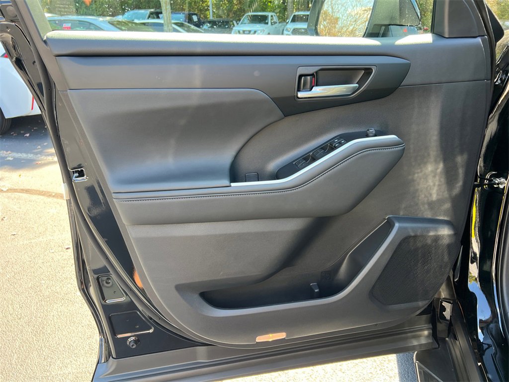 New 2026 Toyota Highlander XLE image 10