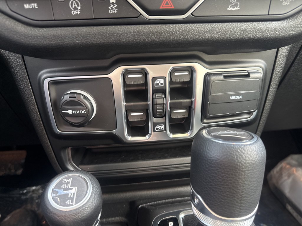 New 2025 Jeep Gladiator Sport AWD/4WD image 34