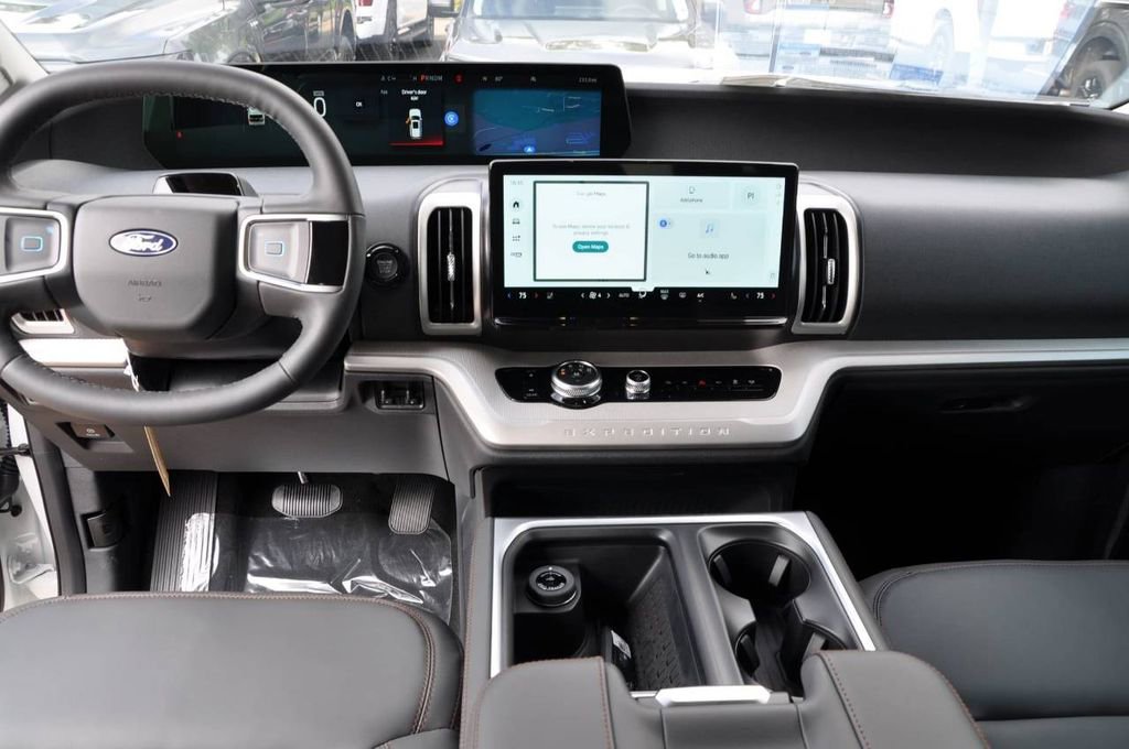 New 2025 Ford Expedition Active image 12