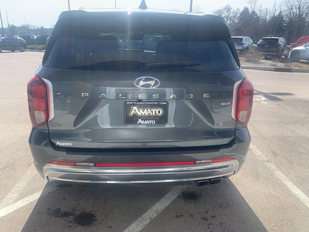 Used 2023 Hyundai Palisade Calligraphy image 4