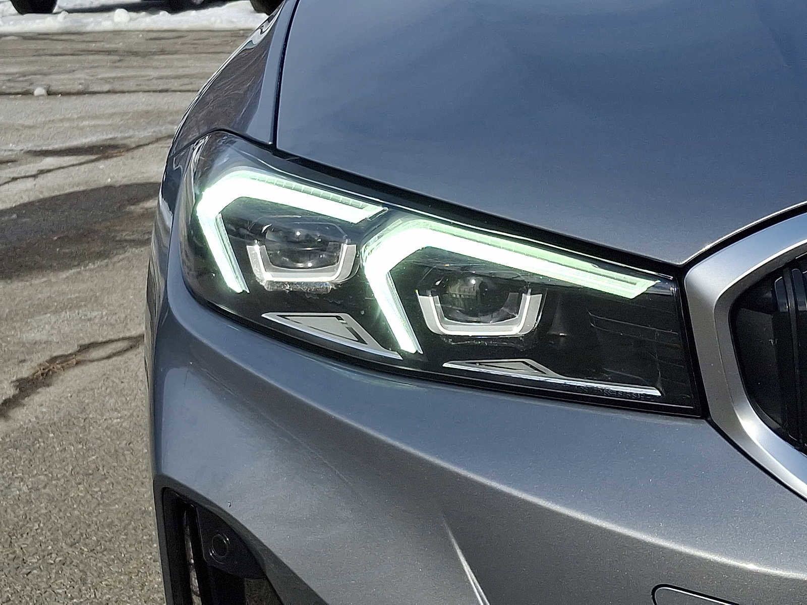 Used 2025 BMW 330i xDrive Sedan w/ M Sport Package image 9