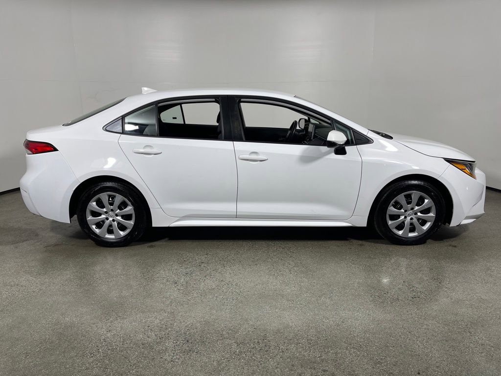 Used 2021 Toyota Corolla LE image 2