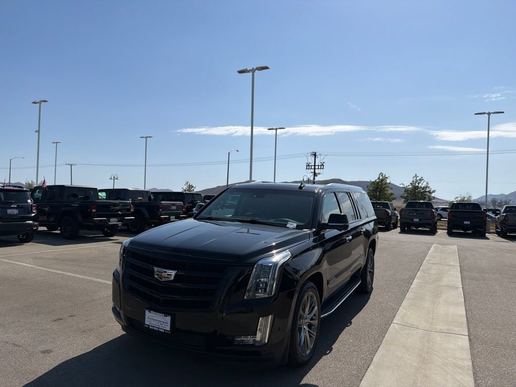 Used 2020 Cadillac Escalade ESV Premium Luxury w/ Escalade Sport Edition AWD/4WD image 4