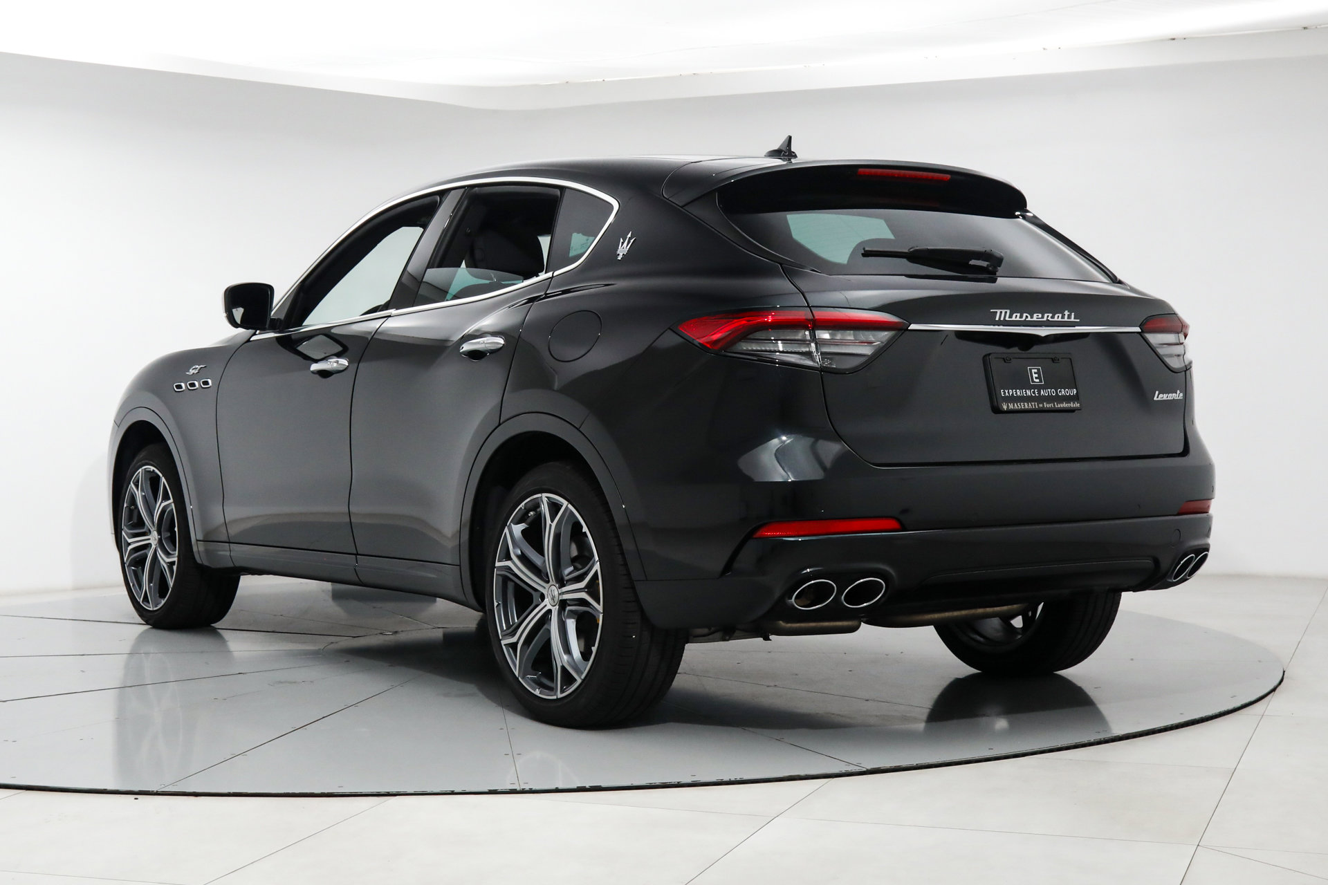 Certified 2023 Maserati Levante GT image 3