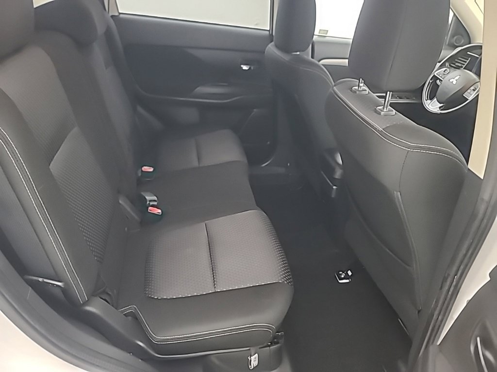 Used 2017 Mitsubishi Outlander ES FWD image 16