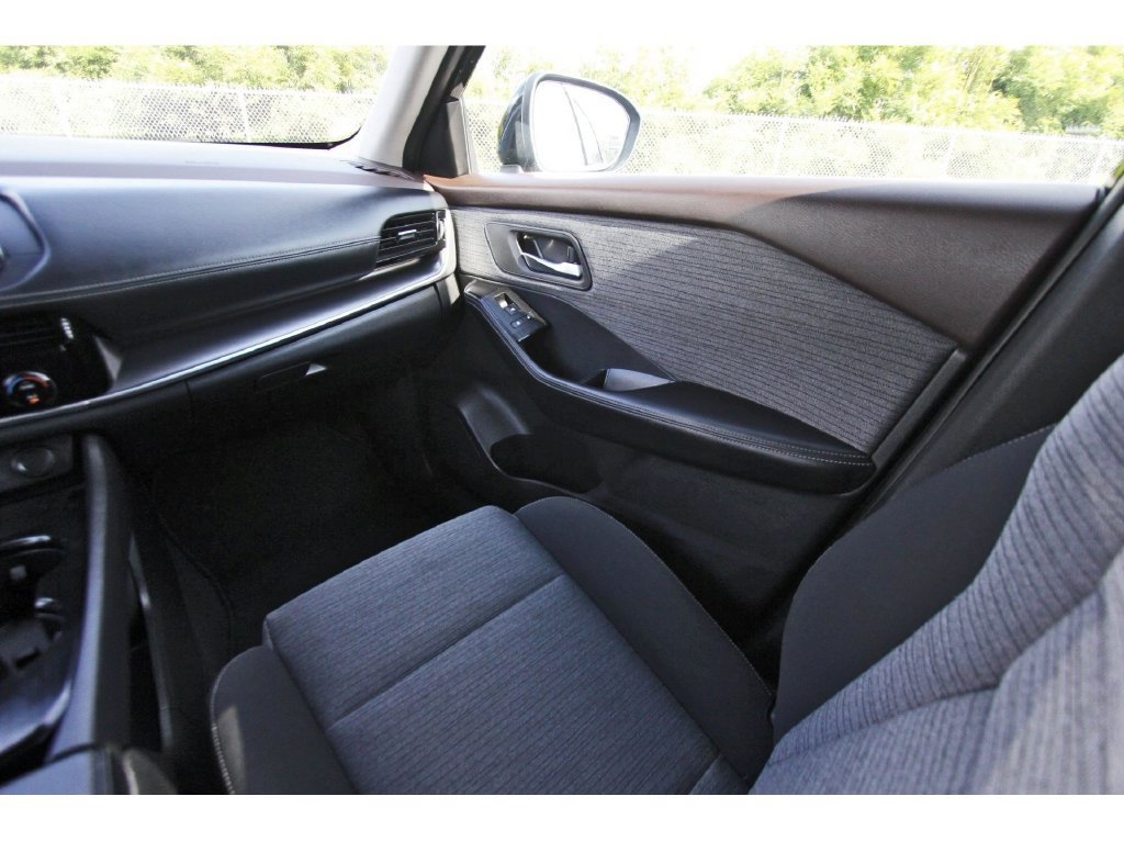 Used 2022 Nissan Rogue SV AWD/4WD image 11