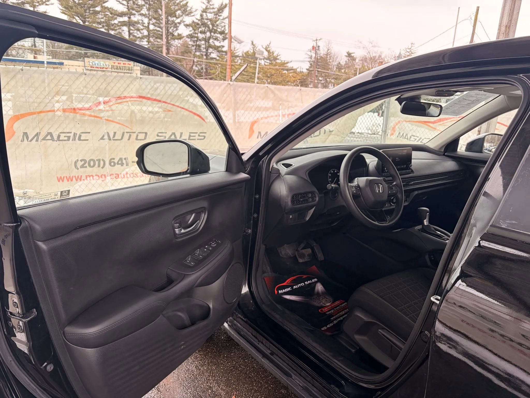 Used 2025 Honda HR-V LX image 12