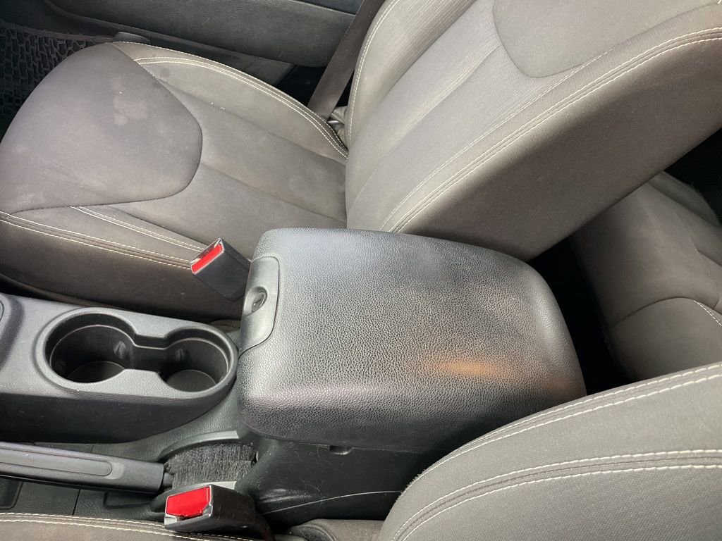 Used 2017 Jeep Wrangler Unlimited Sahara w/ Connectivity Group image 19