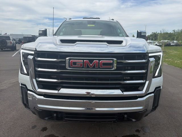 Used 2024 GMC Sierra 3500 SLT w/ SLT Convenience Package AWD/4WD image 3