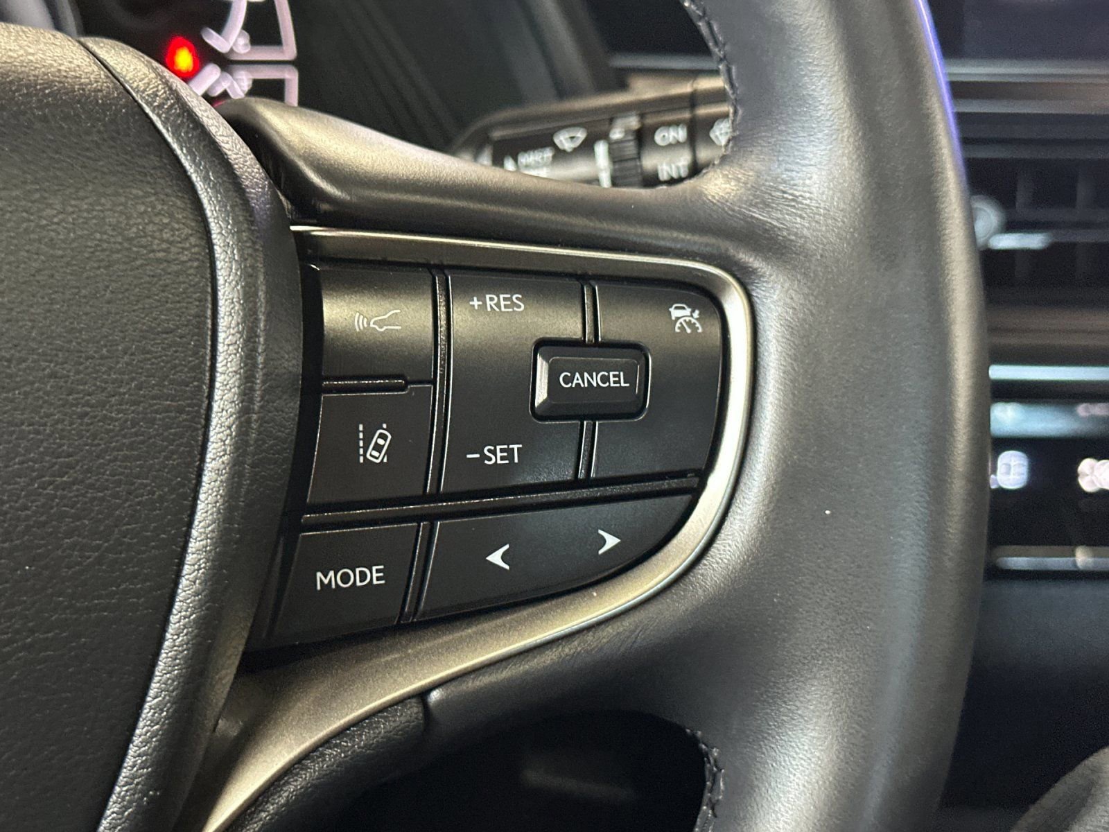 Used 2023 Lexus UX 250h F Sport w/ Accessory Package (Z2) image 29