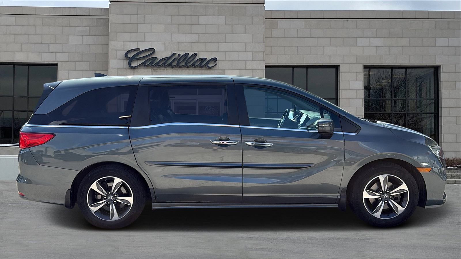 Used 2018 Honda Odyssey Touring image 2