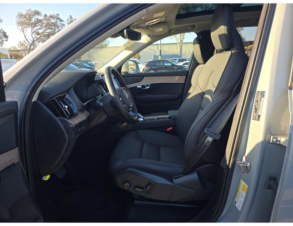Used 2025 Volvo XC90 T8 Plus w/ Protection Package Premier AWD/4WD image 7