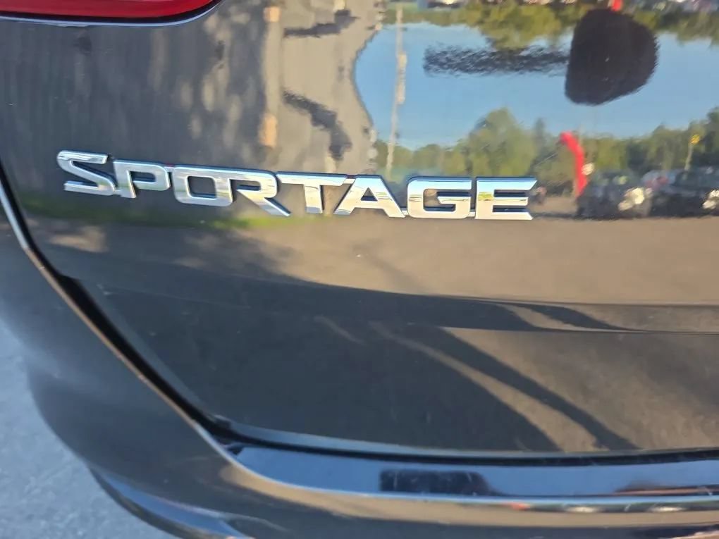 Used 2020 Kia Sportage LX AWD/4WD image 16