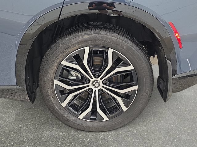 Certified 2025 Toyota Crown Signia AWD/4WD image 29