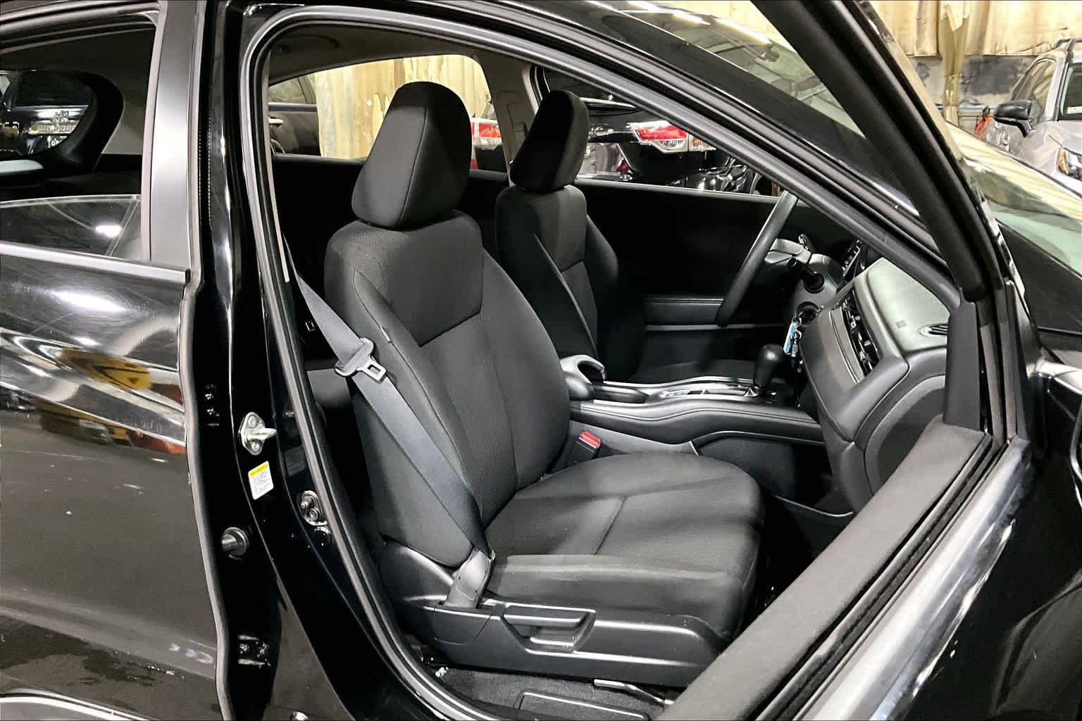 Used 2016 Honda HR-V LX image 9