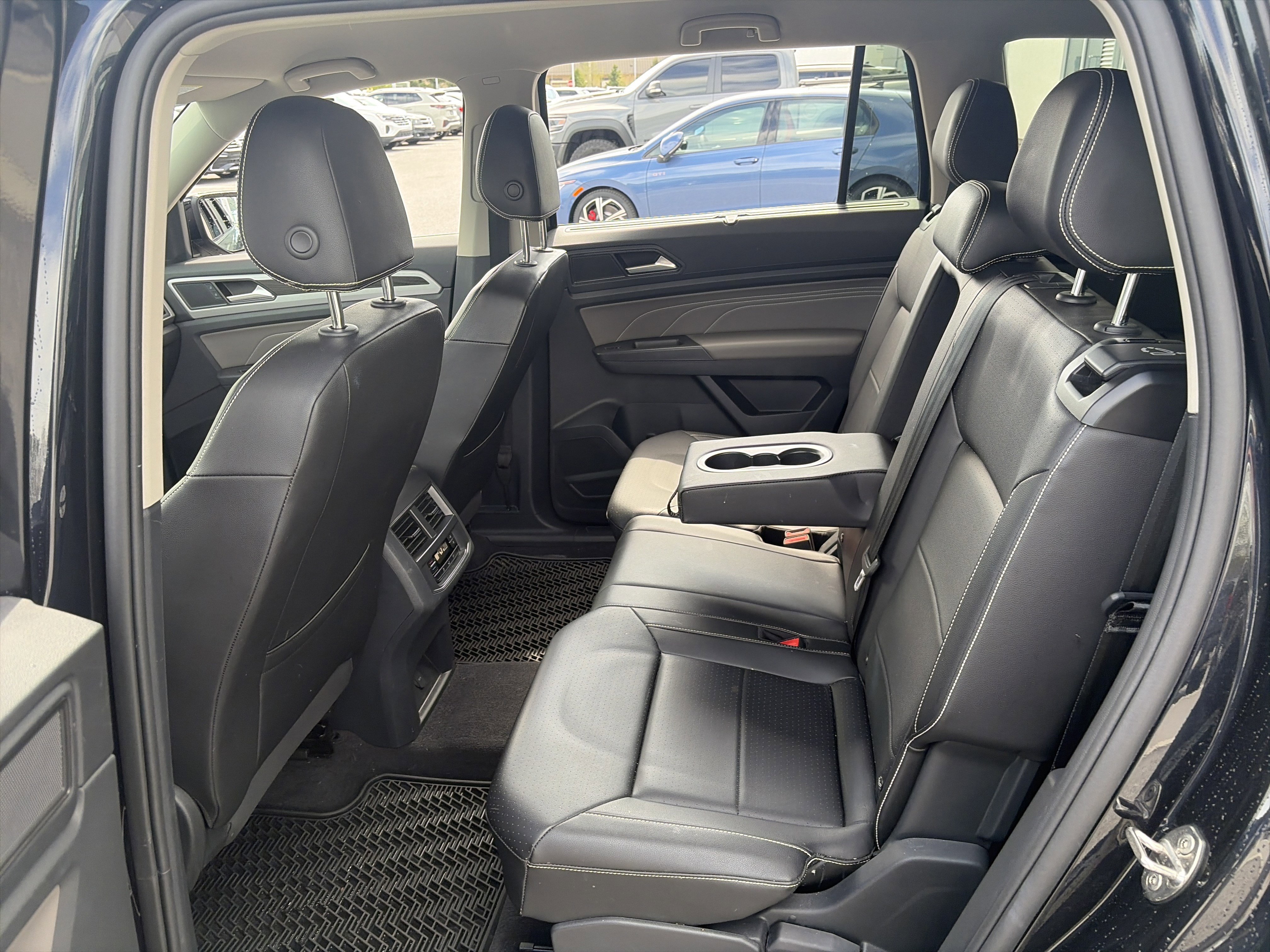 Used 2023 Volkswagen Atlas SE image 32