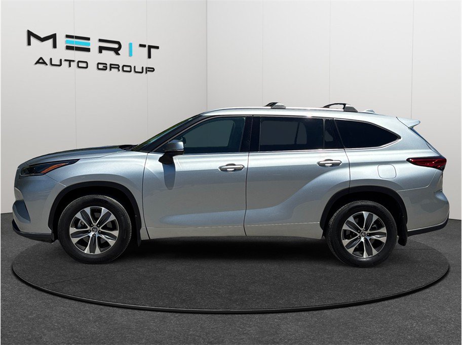 Used 2021 Toyota Highlander XLE AWD/4WD image 5